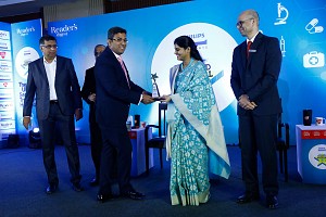 Dr. Tarang Krishna receiving Reader's Digest Award from the Union health minister Anupriya Patel for CHC